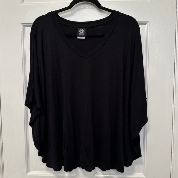 bobeau Tops - Bobeau Black Batwing Top Size Large